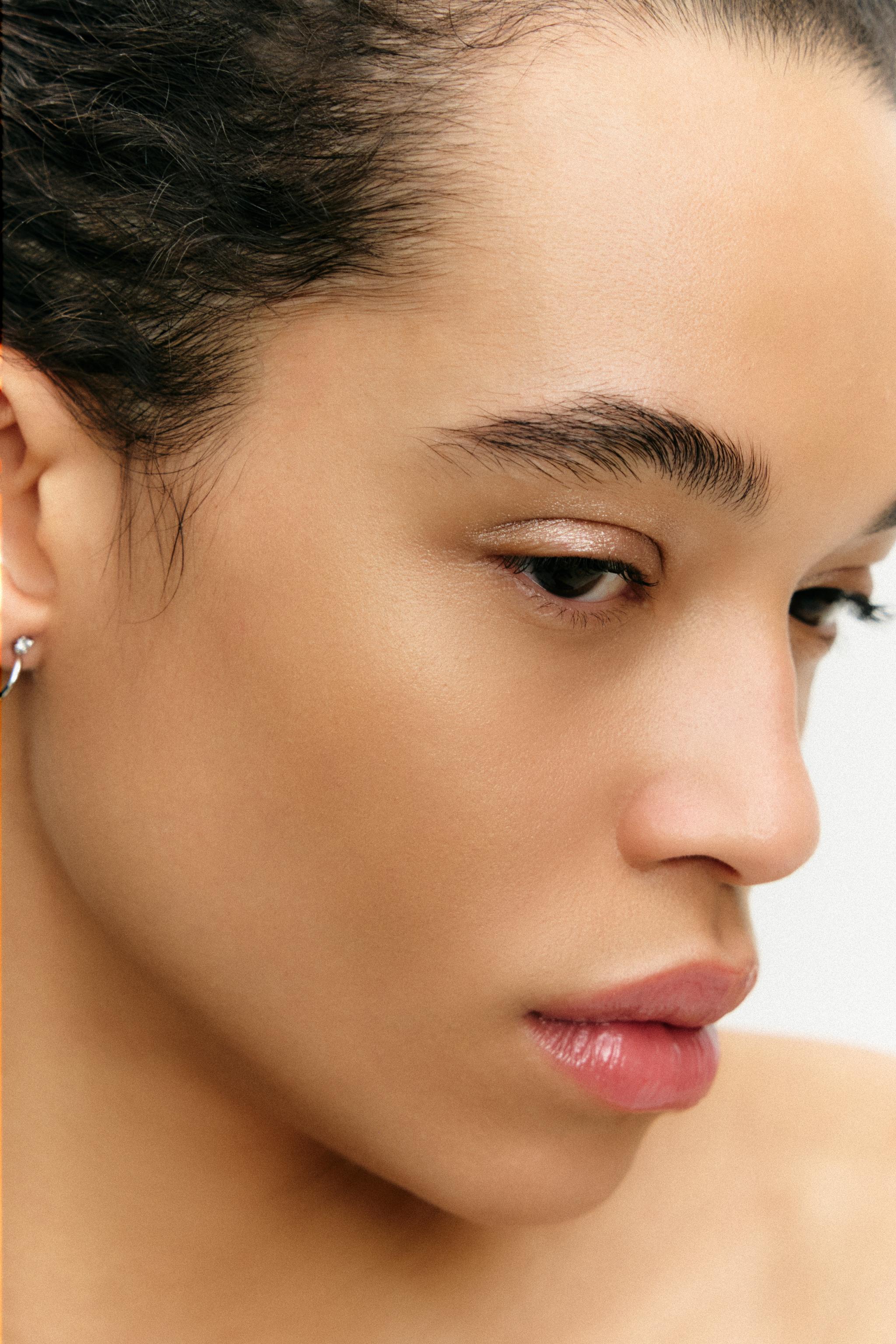 THE EYESHADOW STICK LUDOVIC DE SAINT SERNIN x ZARA